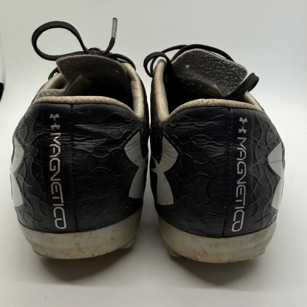 Under Armour Magnetic Black and Silver Soccer Cleats‎ Youth Size 5Y MAGNETICO